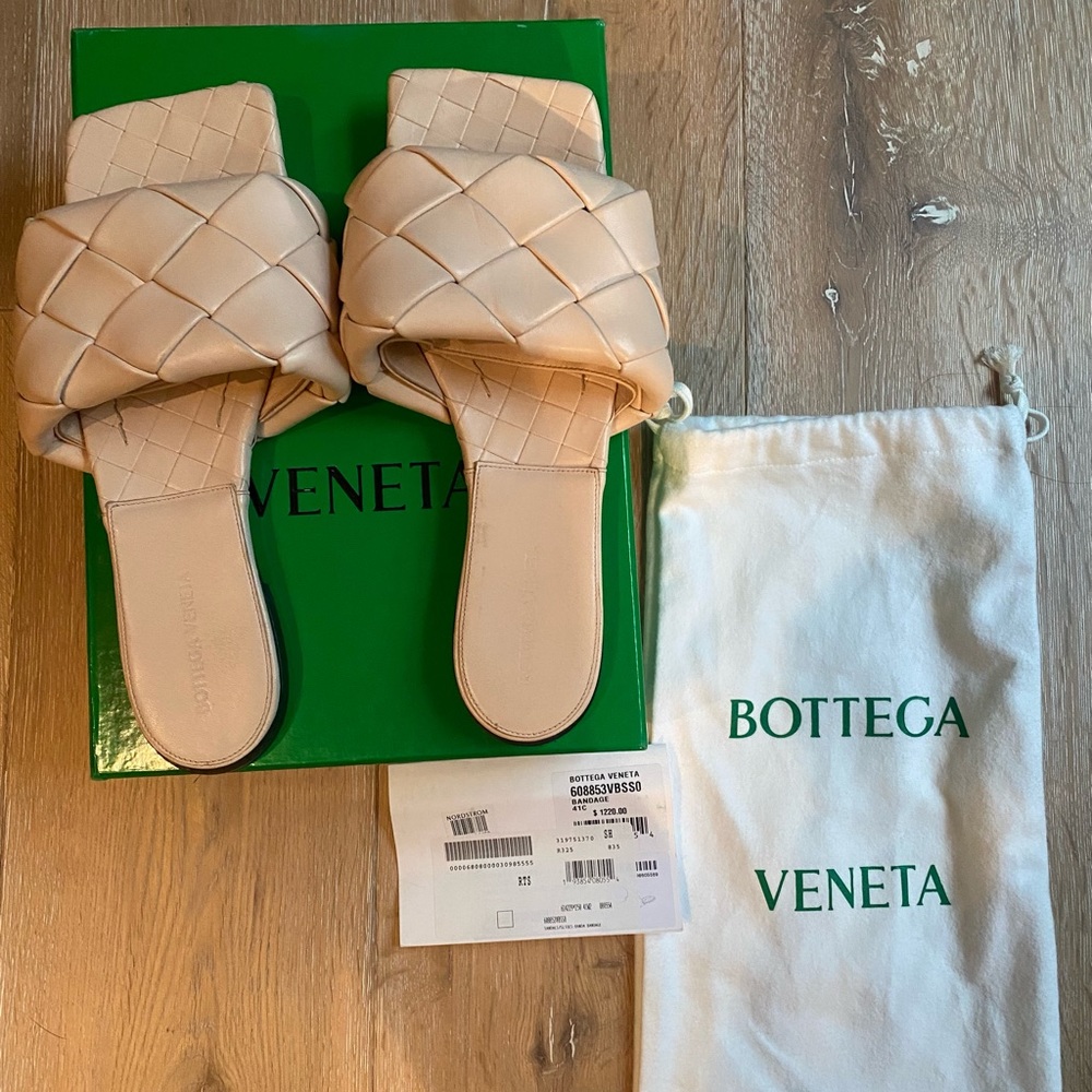 EUC BOTTEGA VENETA Size 41 Lido Flats Woven Slide Sandal in Bandage Nude Tan